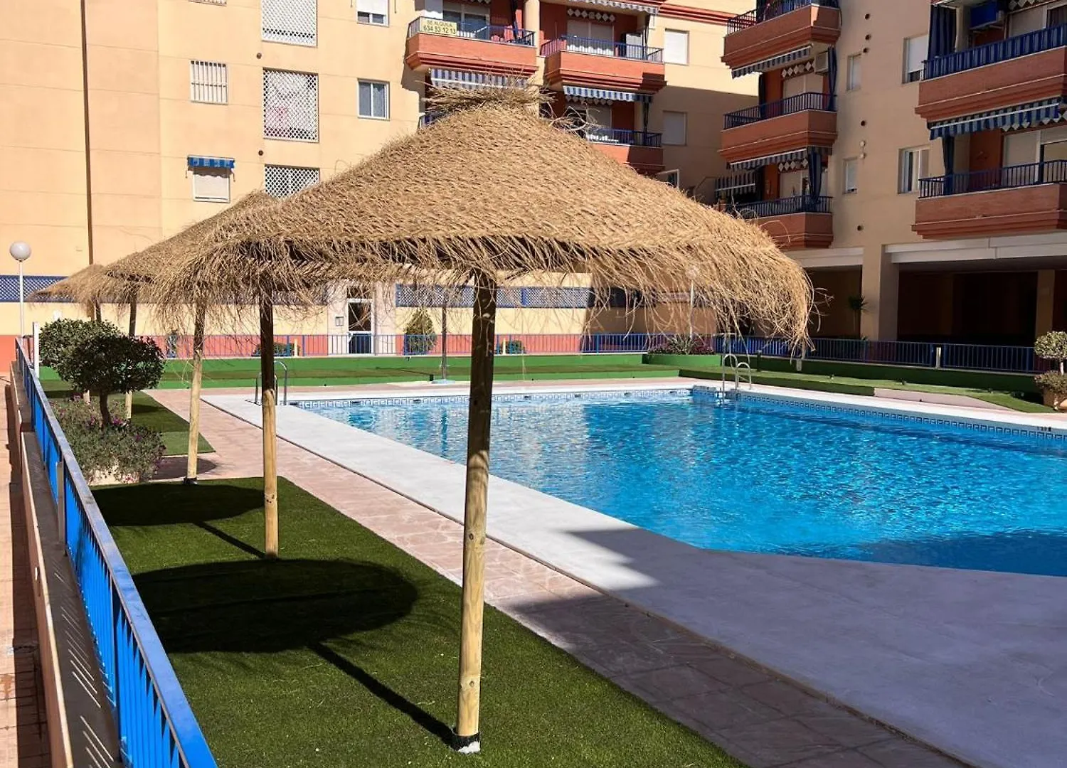 Apartamento Con Piscina En Torrox Costa, Malaga